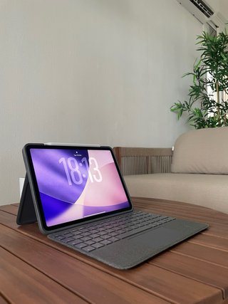 Apple iPad Pro 11" M + Logi Foliotouch y Pencil