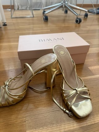 Tacones dorados Bimani