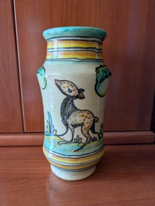 Jarrón de cerámica antiguo