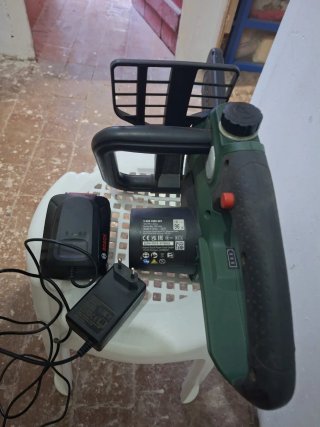 Motosierra a batería Bosch