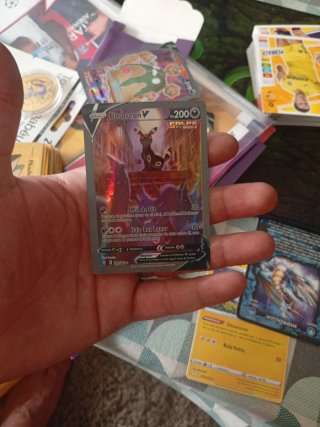 Carta Pokémon Umbreon V Golpe Brusco