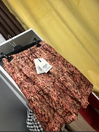 Falda con estampado floral