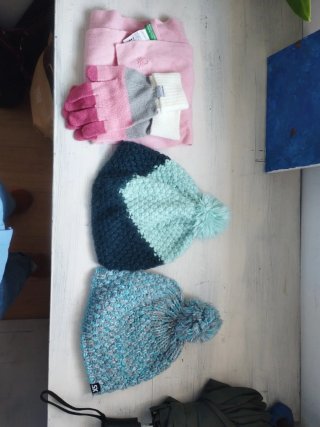 Set gorros, bufanda y guantes niña Benetton