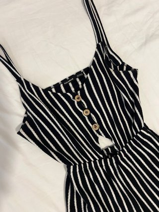 Mono rayas Pull&Bear con abertura en la espalda