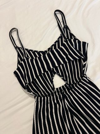 Mono rayas Pull&Bear con abertura en la espalda