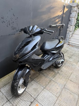 Yamaha Aerox Negra