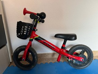 Bicicleta sin pedales Btwin roja