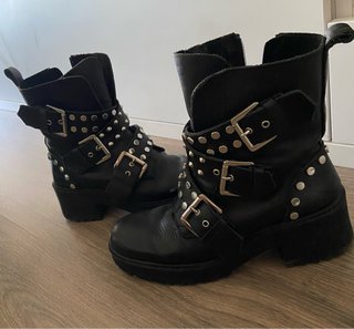 Botines con tachuelas Zara