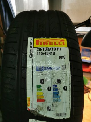 Neumático Pirelli Cinturato P7 215/45R18 89V