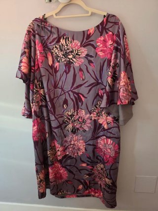 Vestido estampado flores.