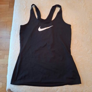 Camiseta deportiva Nike mujer negra
