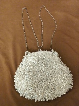 Bolso de fiesta blanco con abalorios