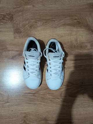 Zapatillas Adidas Blancas y Negras