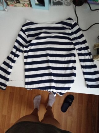 Camiseta rayas hombros descubiertos