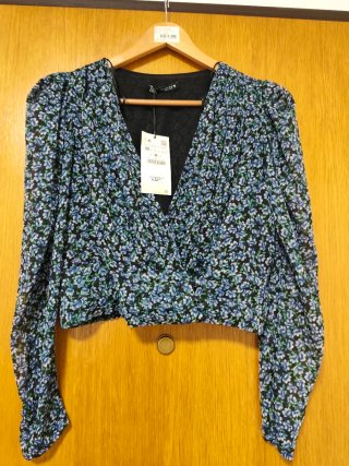Camisa Zara floral manga larga talla M