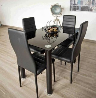 Mesa Avatar Negra con 4 Sillas