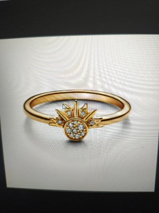 Anillo Dorado con Detalle de Sol