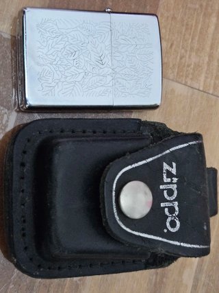 Zippo 1992 Raro VIII Foglie con Custodia in pelle
