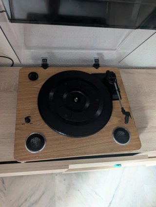 Giradischi in legno con vinile