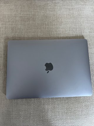 MacBook Pro 13” 2020 Intel i5 · 16 GB RAM · 512 GB