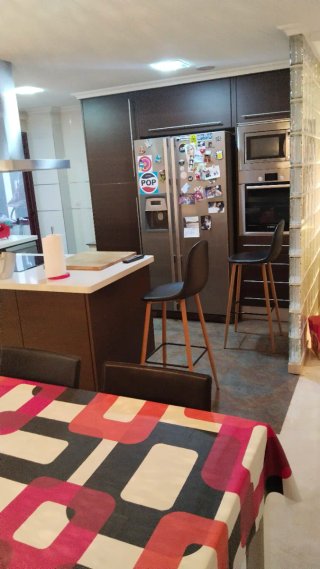 Se alquila habitación con baño individual (centro)