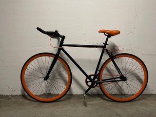 Bicicletta Scatto Fisso Nero e Arancione
