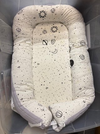 Nido reductor bebé estampado espacial