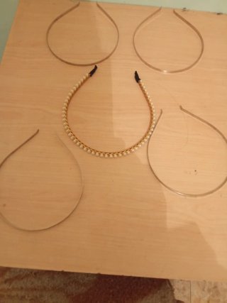 Caja organizadora con accesorios de costura