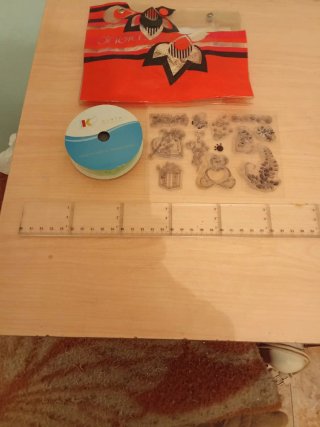 Caja organizadora con accesorios de costura