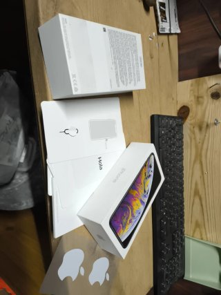 Caja vacía iPhone XS con manuales ( sin móvil )