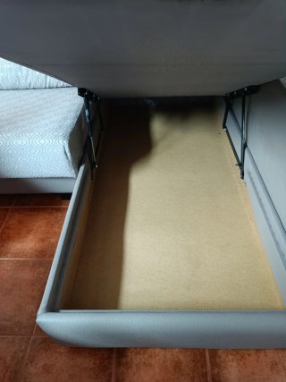 Sofá con Chaise Longue y Arcón