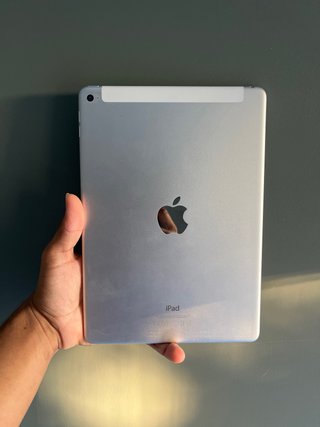 iPad Air 2-A1567 da 128GB - bianco/Argento
