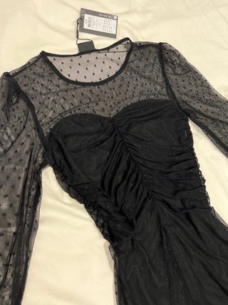 Vestido negro con tul y lunares
