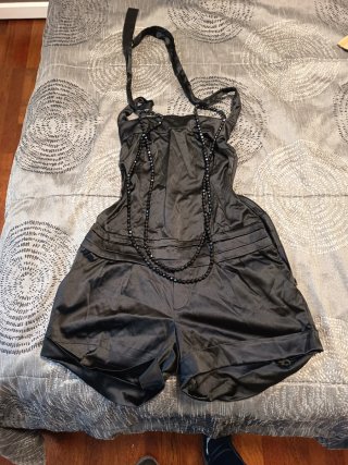 Mono corto de raso Stradivarius negro T38