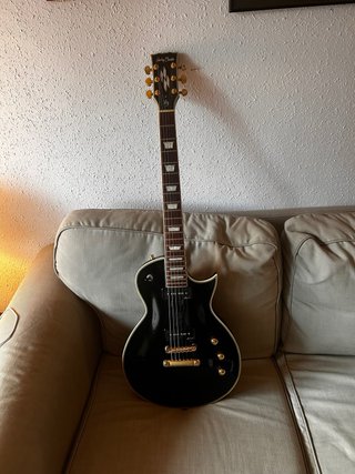 Guitarra Eléctrica y amplificador Harley Benton