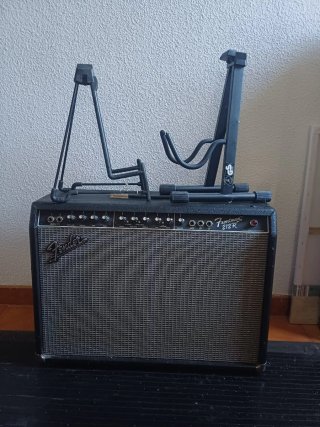Amplificador Fender Frontman 212R