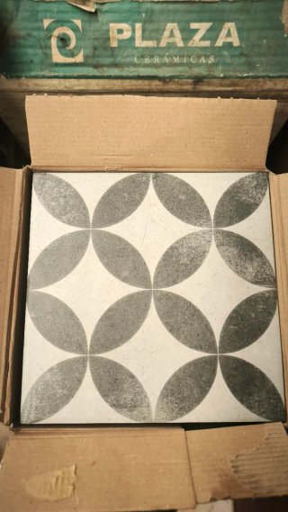 Baldosa tipo hidráulica Kerala Negro 20x20