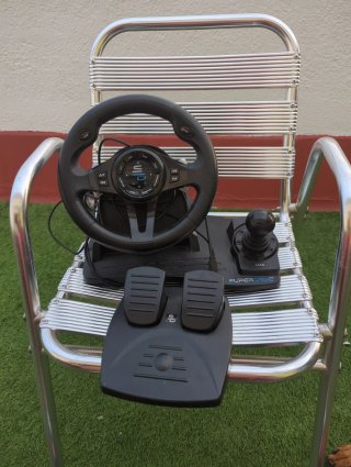 Volante Super Drive SV250 con pedales y joystick