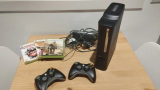 Xbox 360 Negra con 2 Mandos