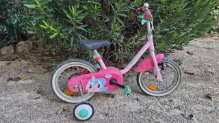 Bicicleta infantil rosa con unicornio