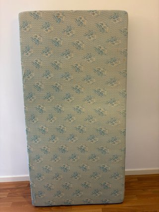 Colchón 90x180cm con Somier y Accesorios