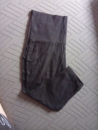 Leggings premamá negros cortos
