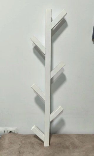 Perchero de pared TJUSIG Ikea blanco. Buen estado.