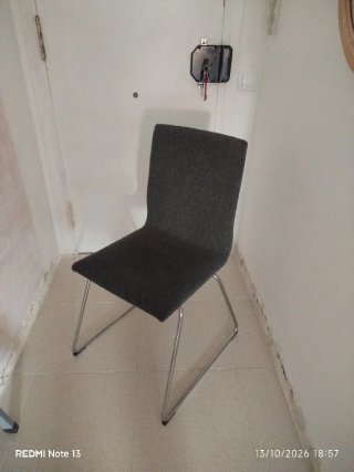 Silla de comedor gris