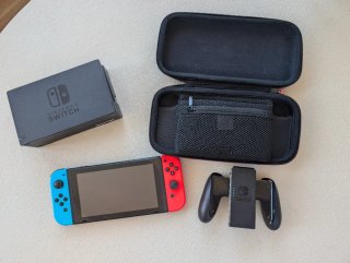 Nintendo Switch con funda y accesorios
