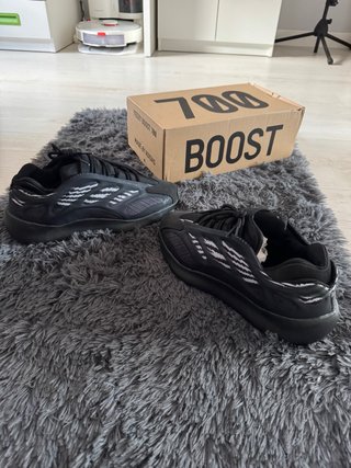 Zapatillas adidas Yeezy 700 V3 Dark Glow