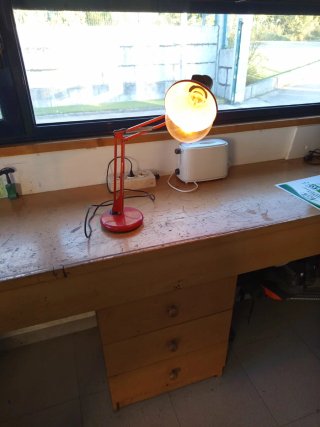 Lámpara de mesa Fase roja