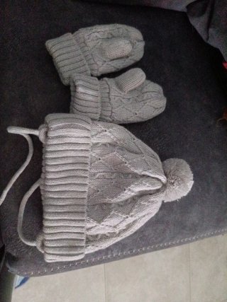 Conjunto gorro y guantes tejido gris