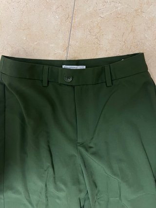 Pantalón ancho Stradivarius verde talla 34