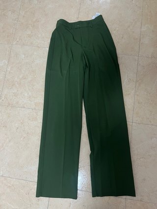 Pantalón ancho Stradivarius verde talla 34
